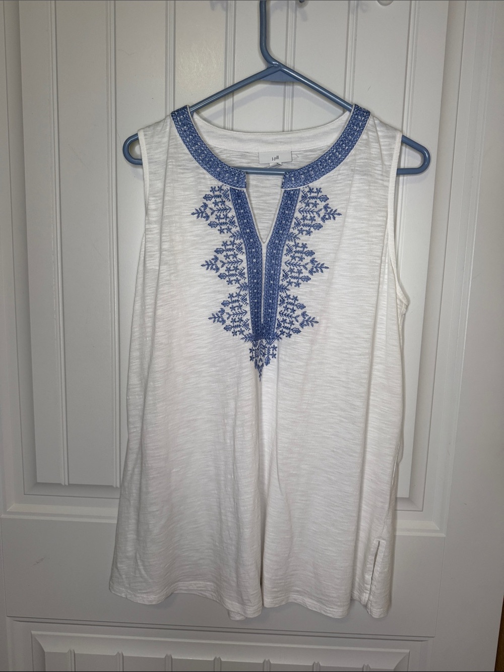 J. Jill Women’s Ivory Blue Embroidered Sleeveless Tunic Top M